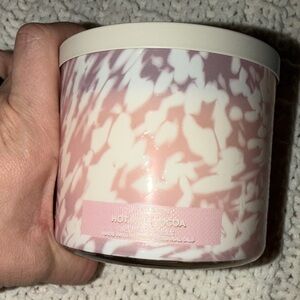 Bath & Body Works Pink  Hot Pink Cocoa candle 💗💗🍫☕️